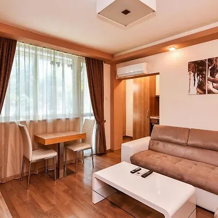 двустаен в центъра Apartman Várna